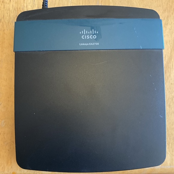 Cisco Linksys EA 2700 Router - Picture 1 of 7